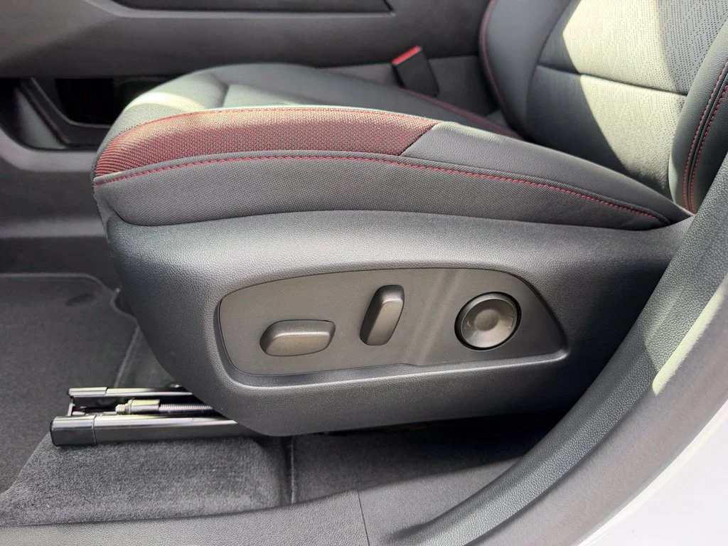 2027 Chevrolet Equinox RS - Photo 23