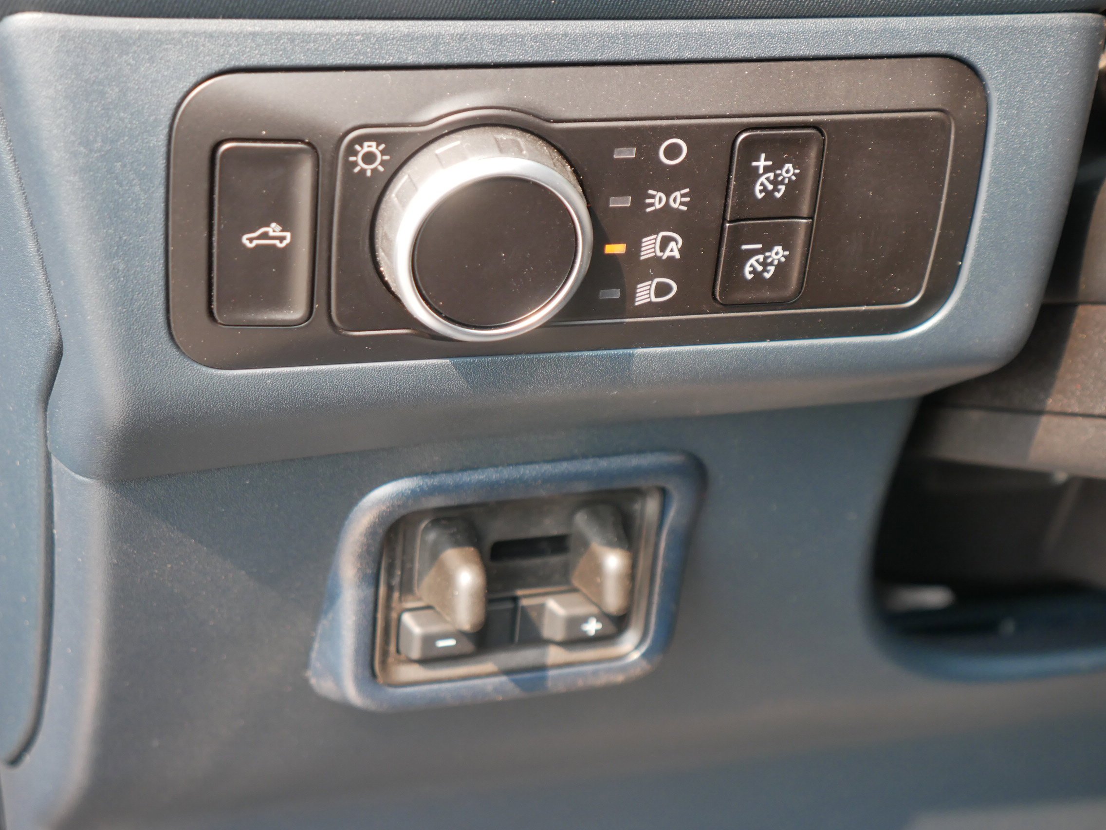 New 2025 Space White Metallic Ford Lariat® image 6