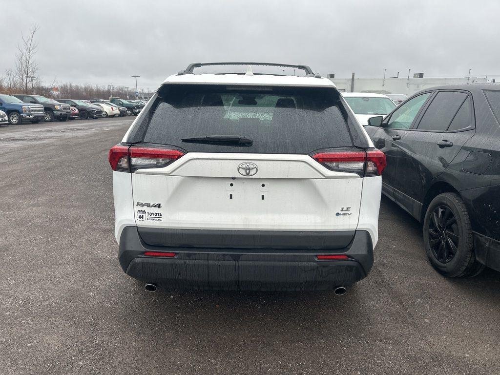 Used 2025 Ice Toyota LE image 3