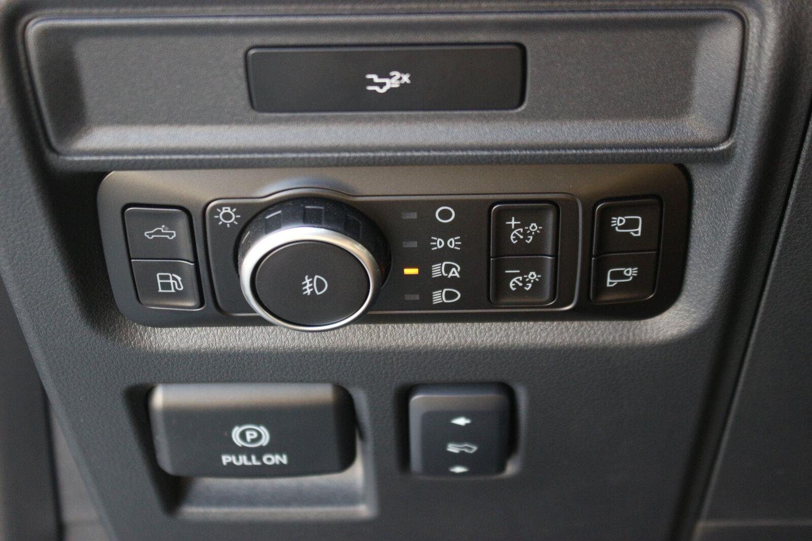 Used 2026 Silver Ford LARIAT image 32