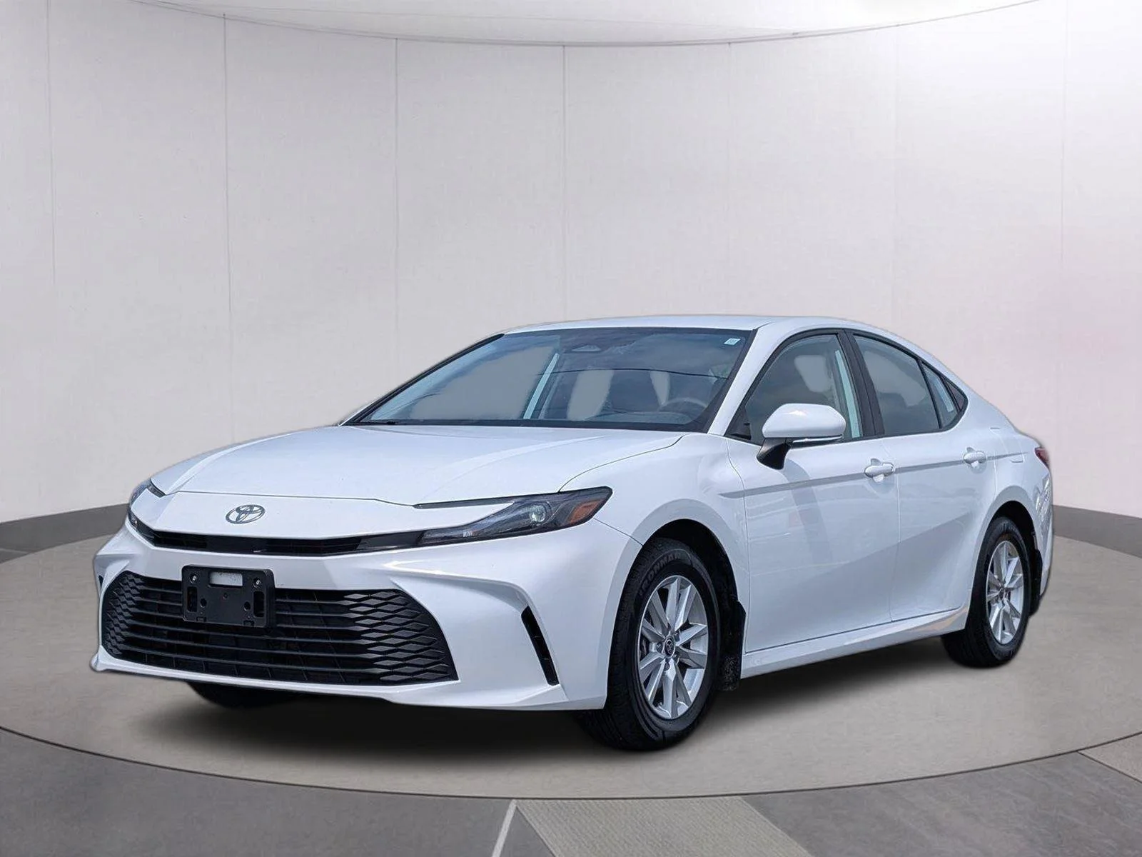 Used 2025 Ice Cap Toyota LE image 1