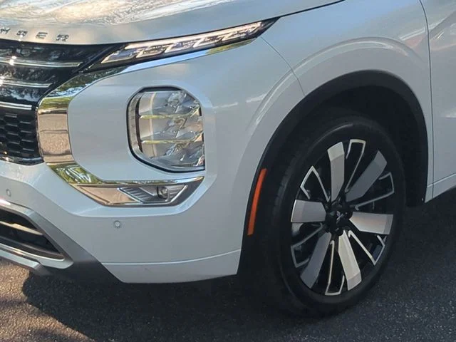 Used 2025 White Mitsubishi SEL image 9
