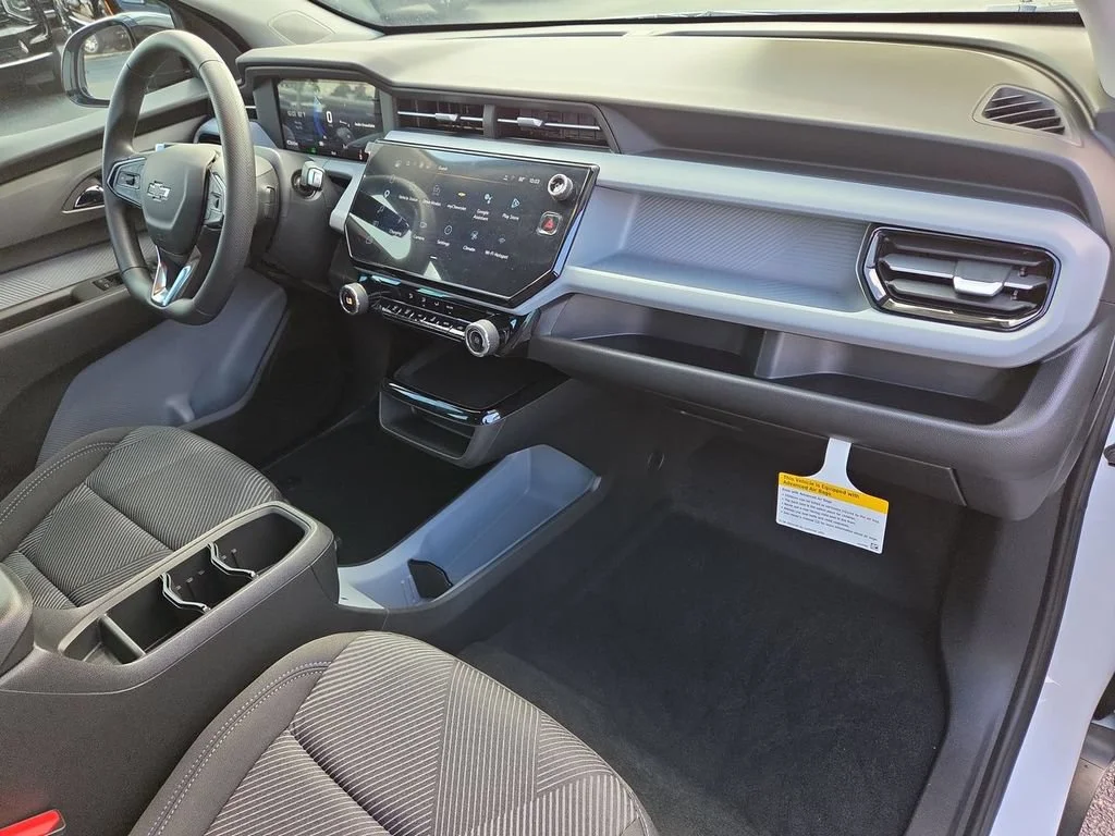 New 2027 Summit White Chevrolet LT image 19