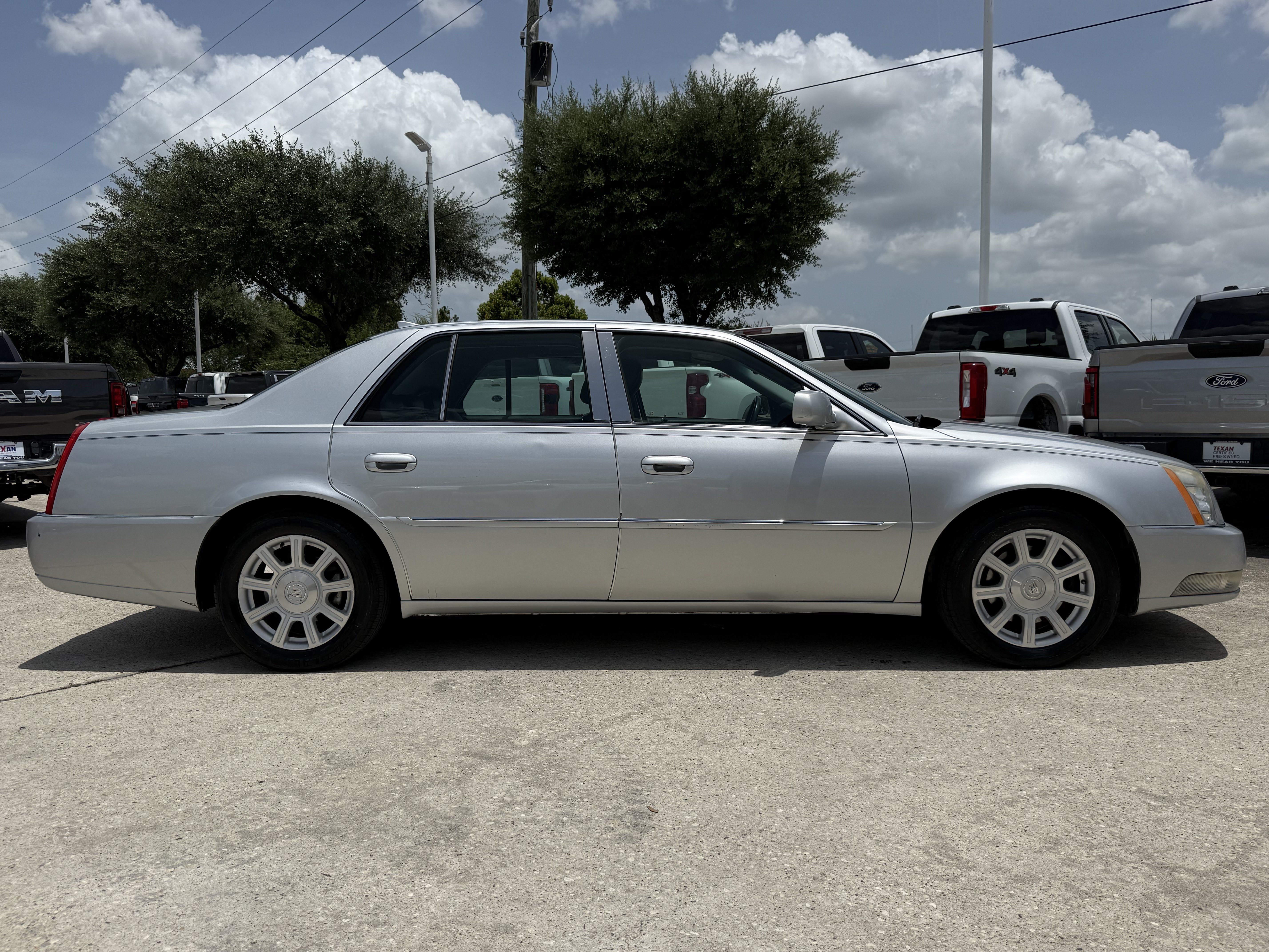 Used 2010 Radiant Silver Cadillac w/1SA image 3