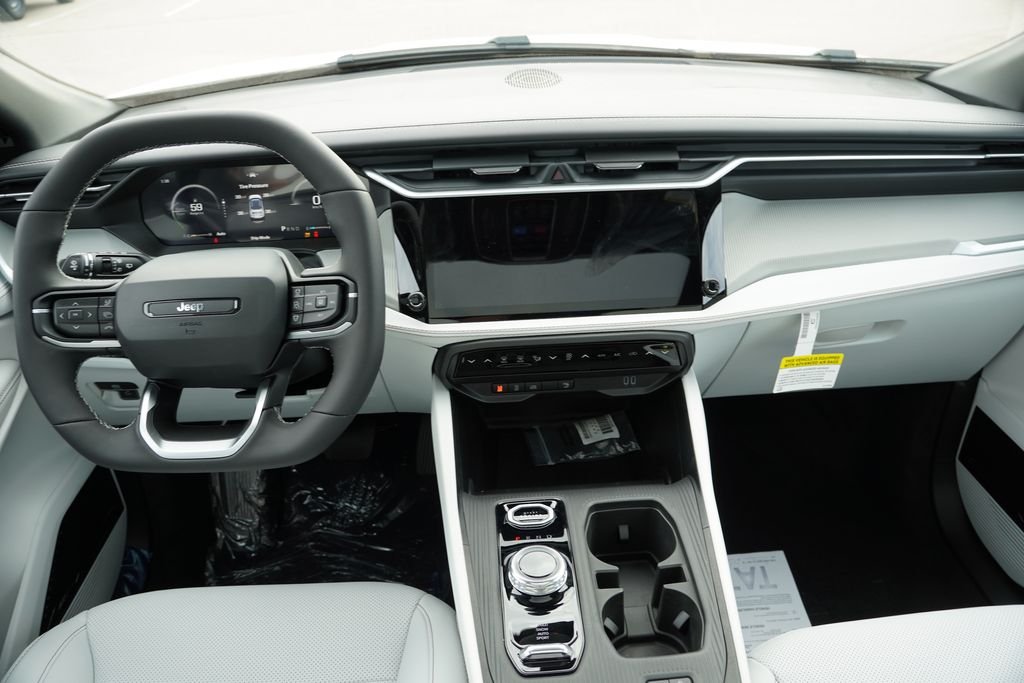 New 2026 Bright White Clear-Coat Exterior Paint Jeep Limited image 13