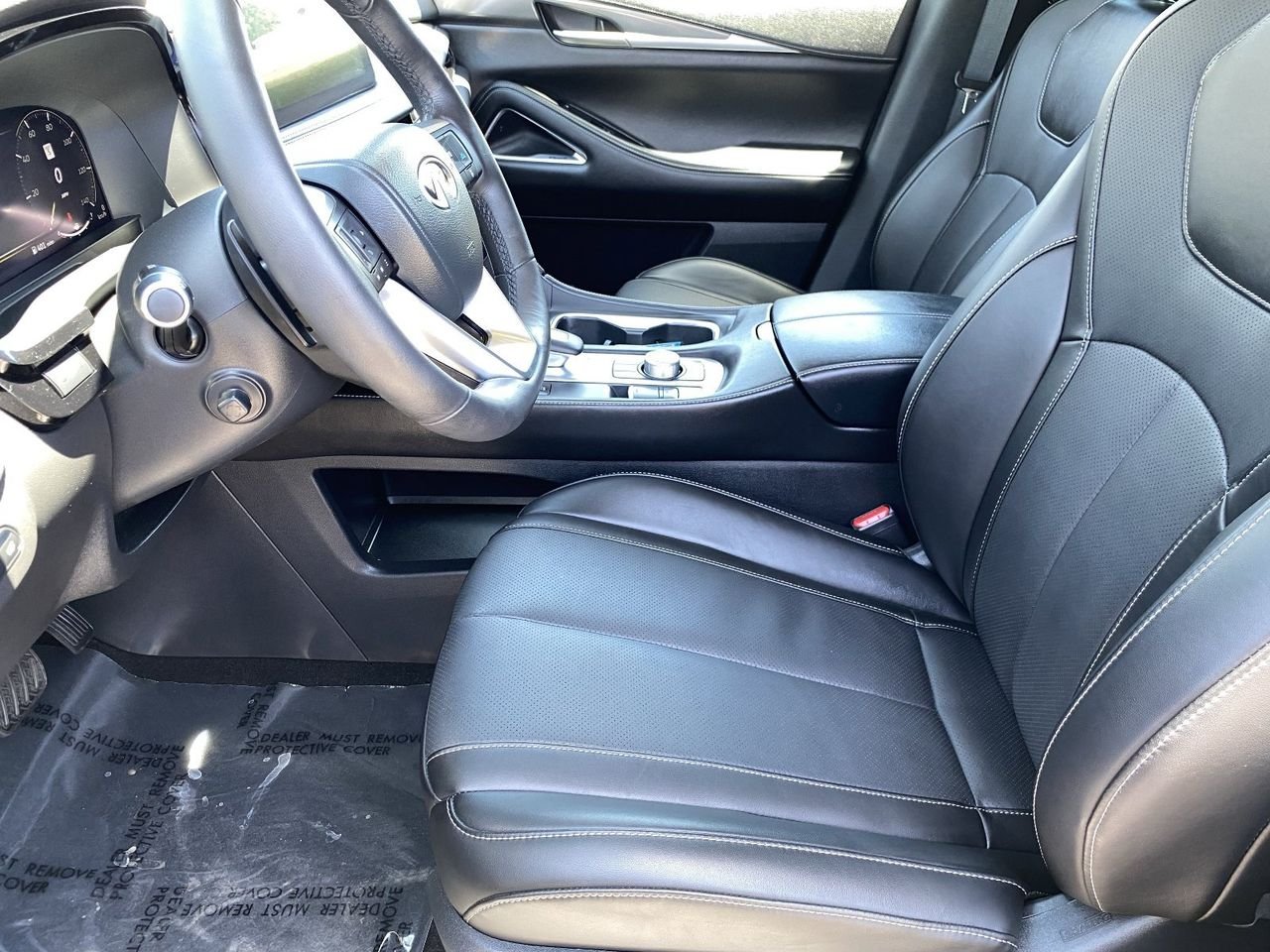 Certified Used 2026 Mineral Black INFINITI LUXE image 28