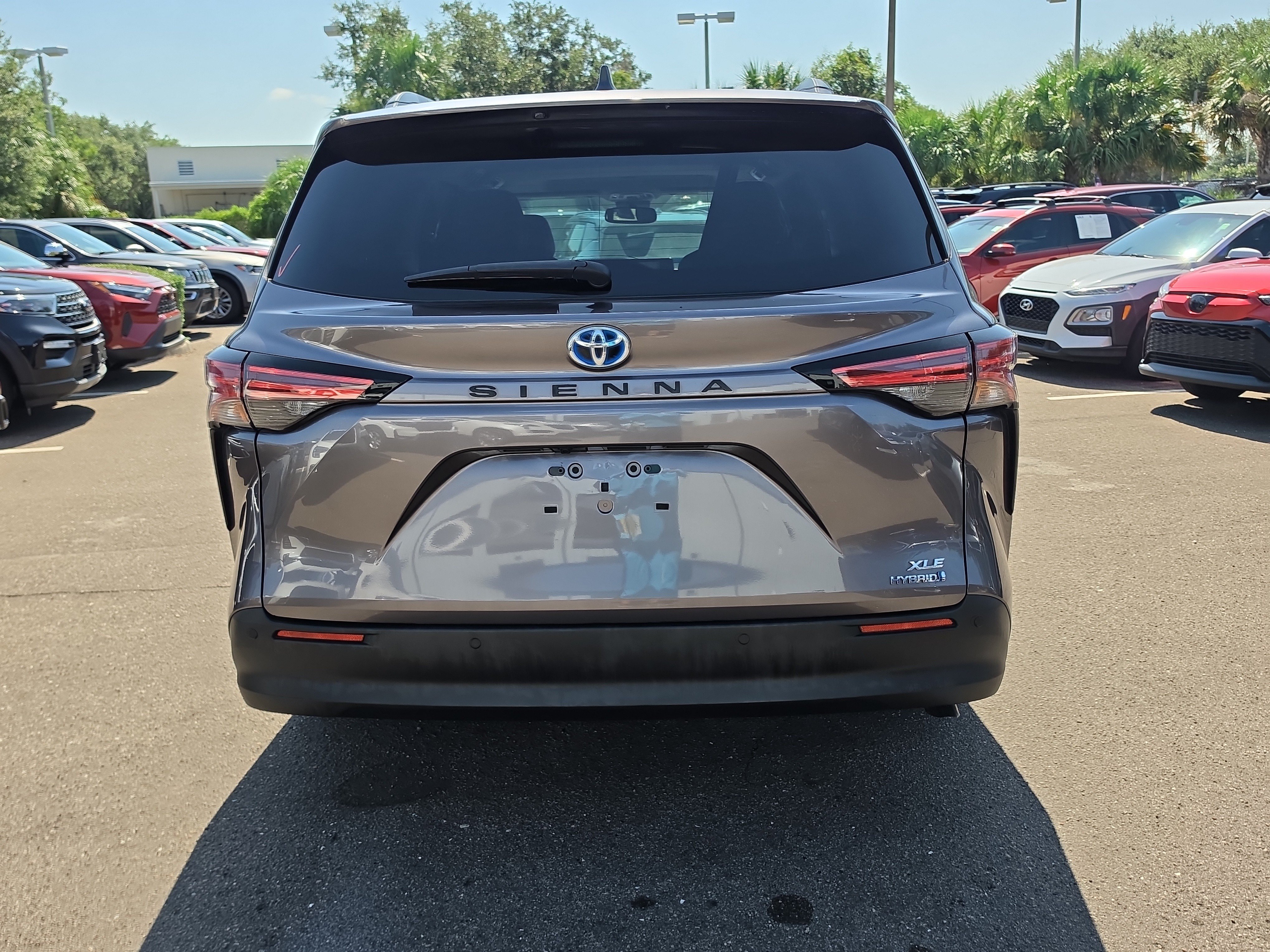 Used 2022 Sunset Bronze Mica Toyota XLE image 7