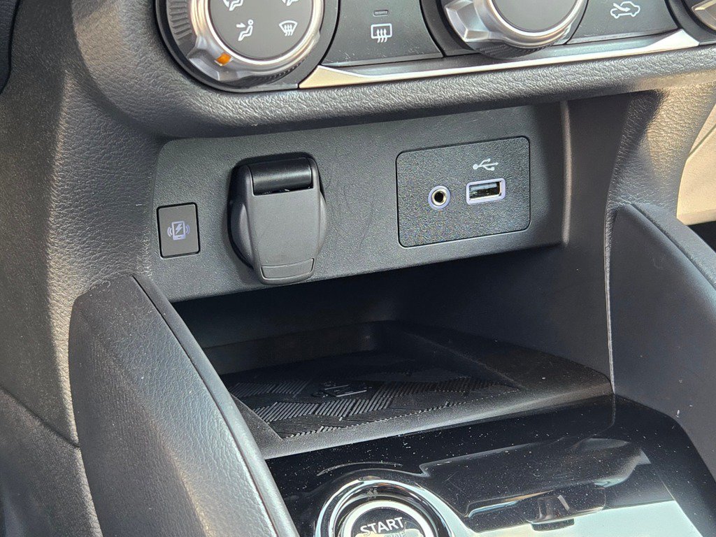 2025 Nissan Versa Sedan SV - Photo 25