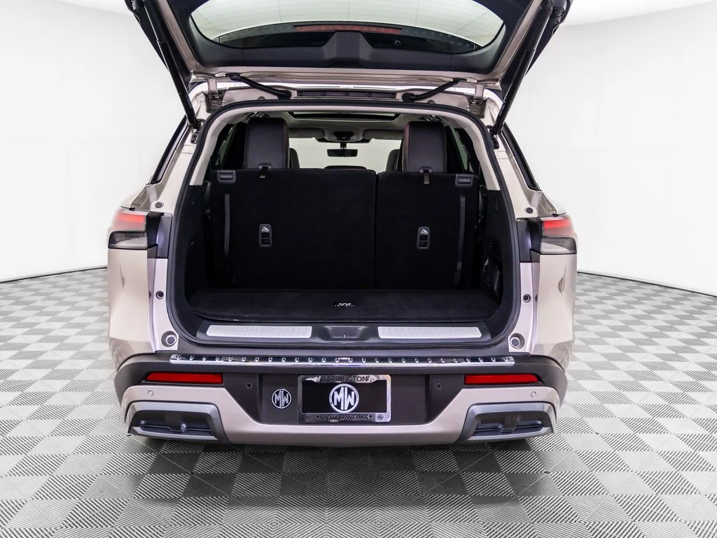 Used 2023 Silver INFINITI Sensory image 33