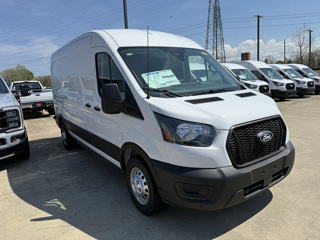 New 2026 Oxford White Ford T-250 148" Med Rf 9150 GVWR RWD image 2