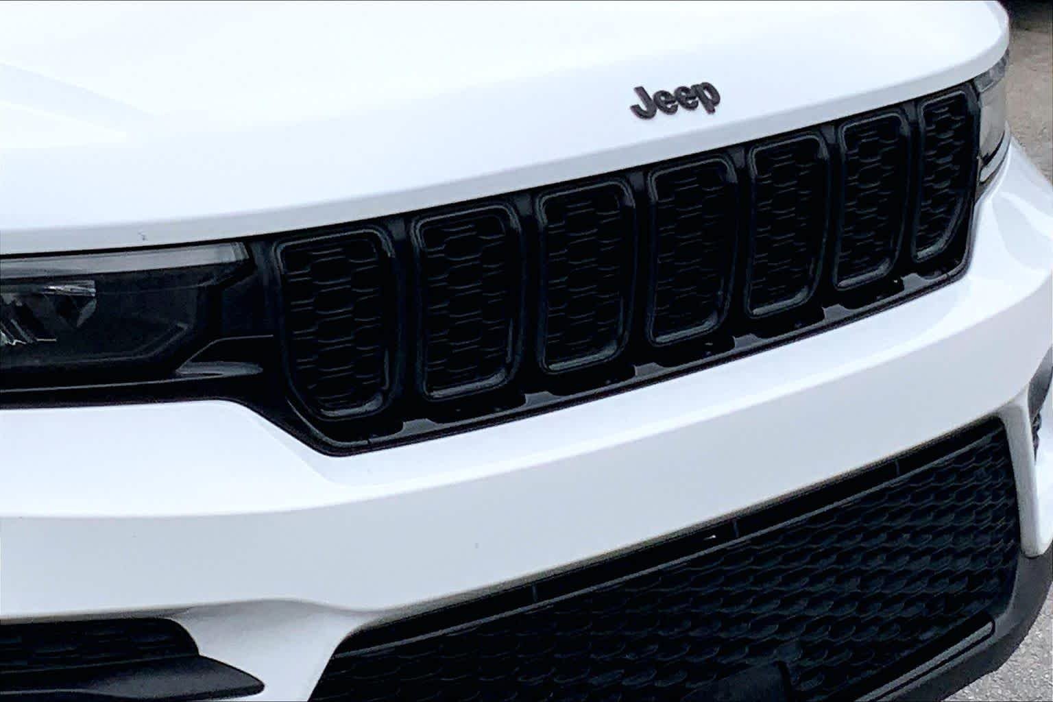 Used 2022 Bright White Clearcoat Jeep Altitude image 41