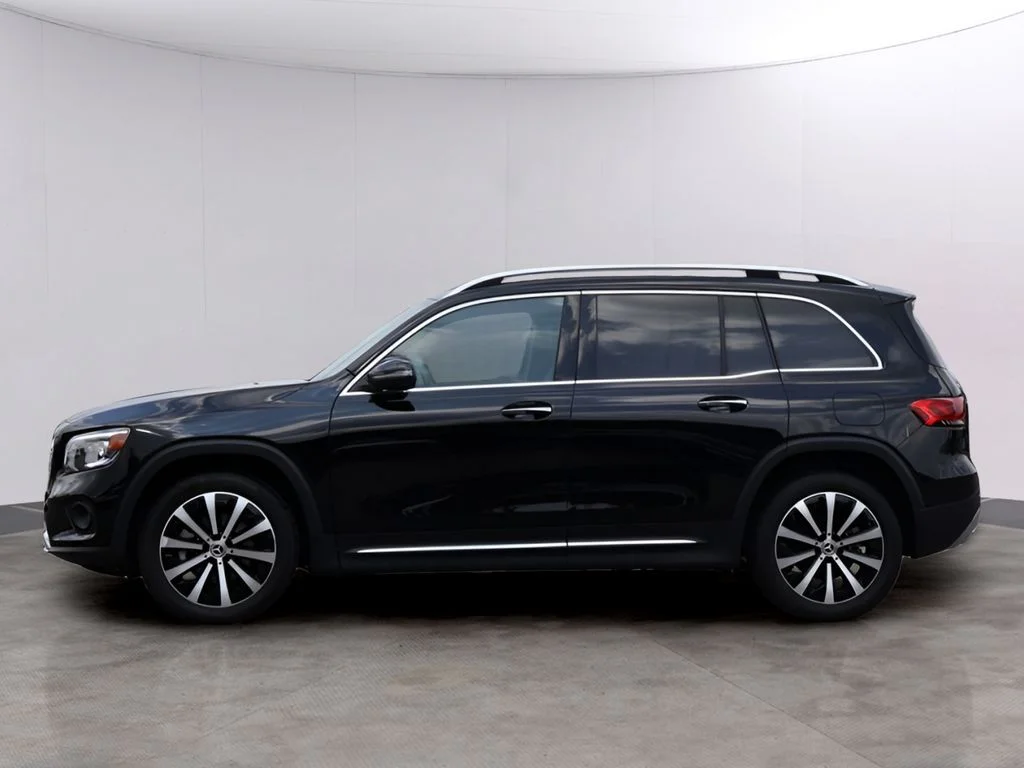 Used 2023 Night Black Mercedes-Benz GLB 250 image 4