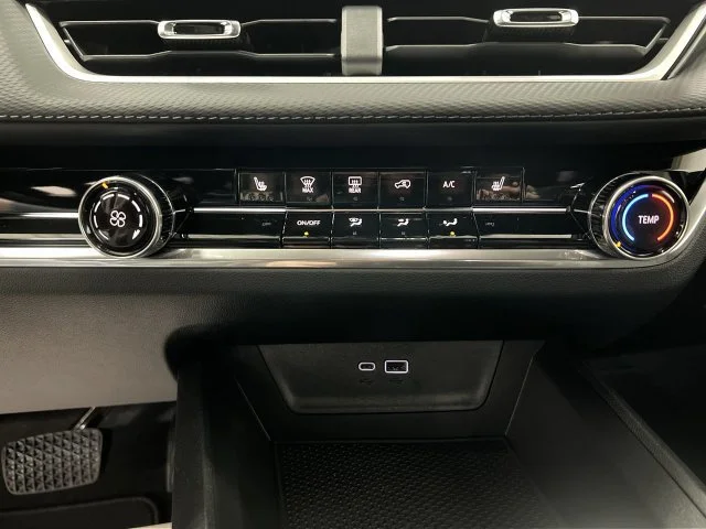 2027 Chevrolet Equinox LT - Photo 19