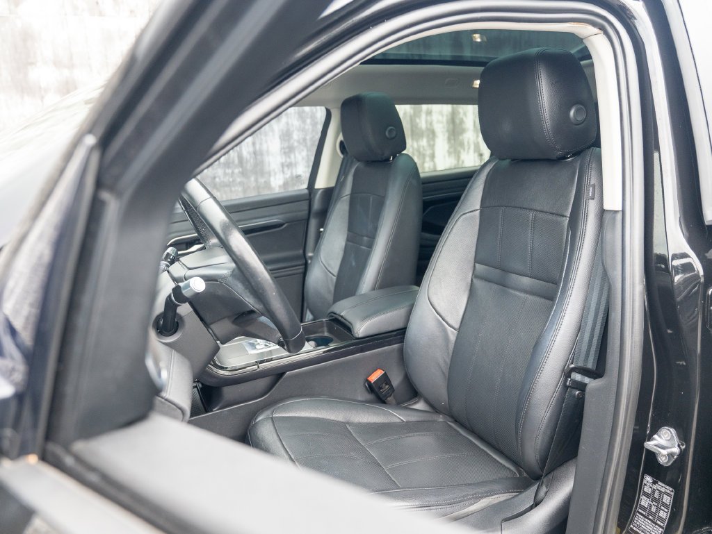 Used 2022 Black Land Rover S image 21