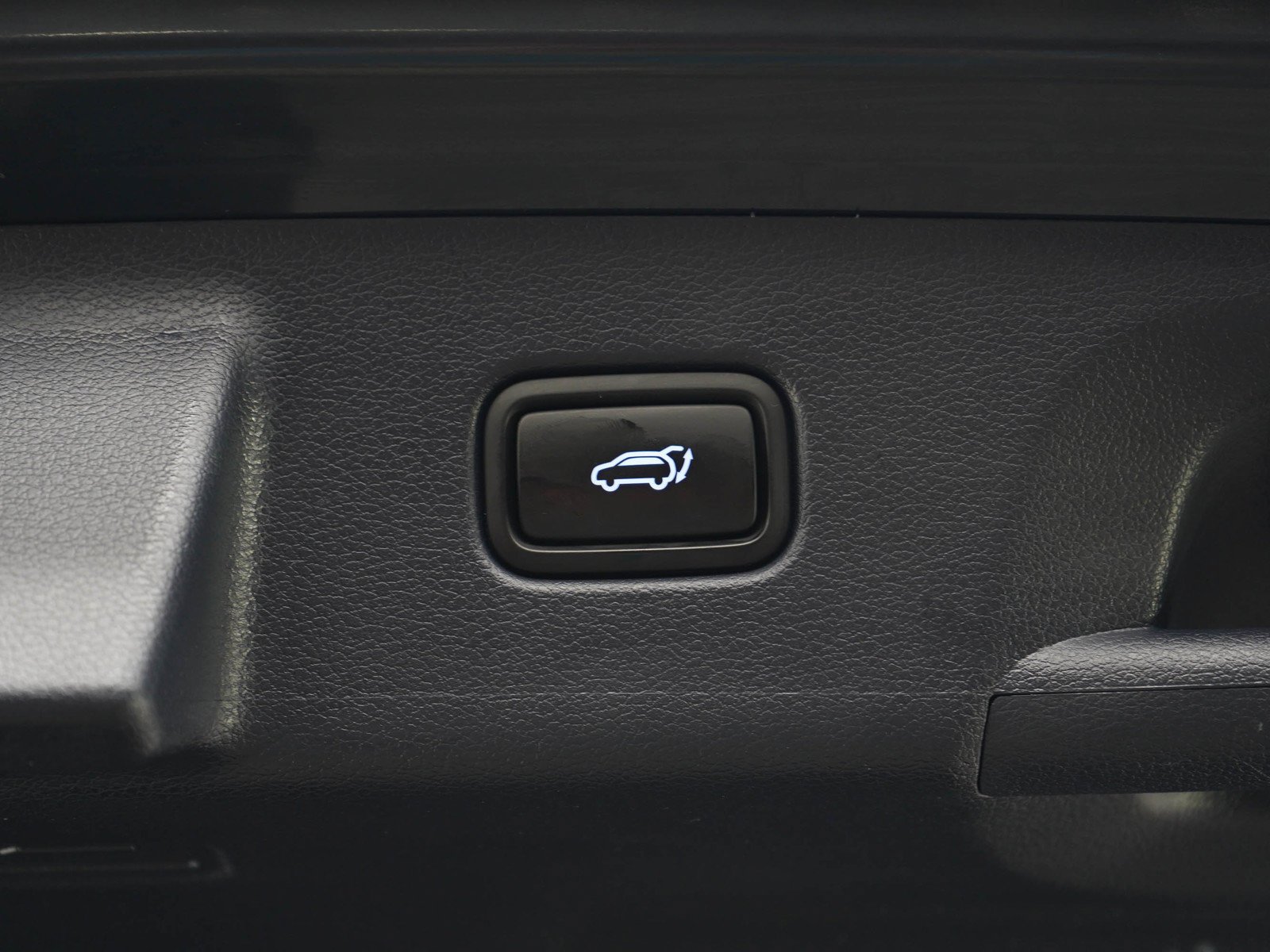 Certified Used 2022 Moonlight Cloud Hyundai Limited AWD image 18