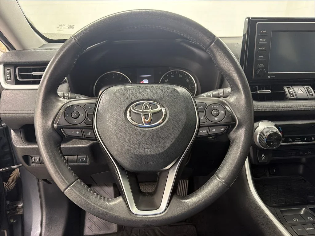 Used 2021 Gray Toyota XLE Premium image 18