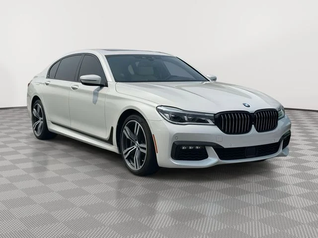 Used 2019 White BMW 750i xDrive image 4