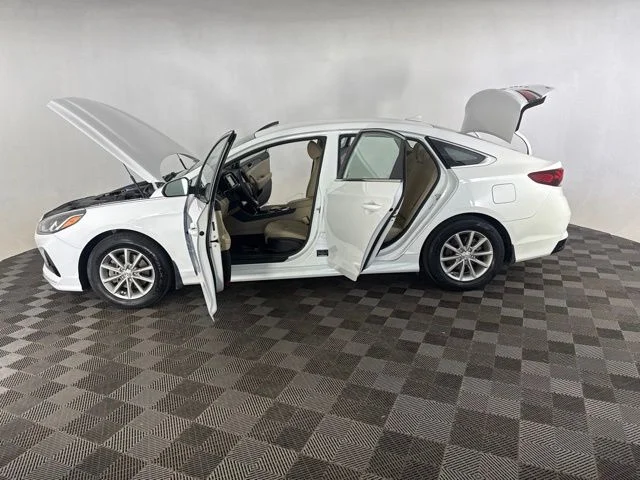 Used 2019 White Hyundai SE image 11