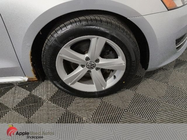 Used 2013 Silver Volkswagen 2.5 SE image 36