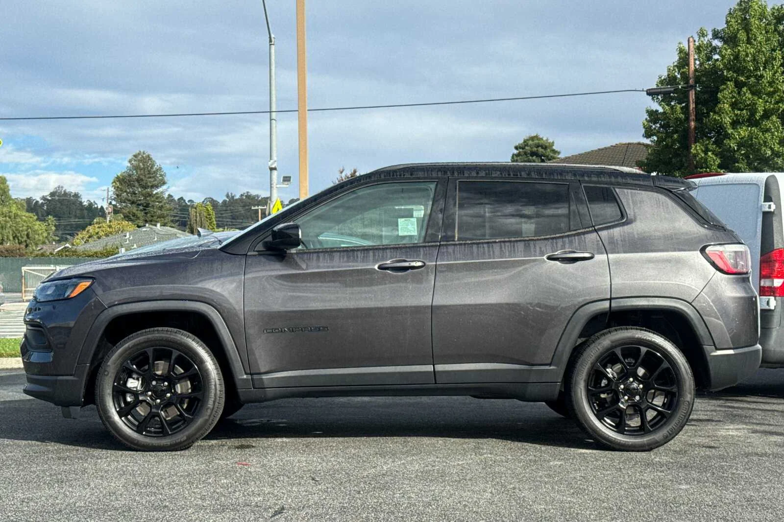 Used 2023 Gray Jeep Latitude image 7
