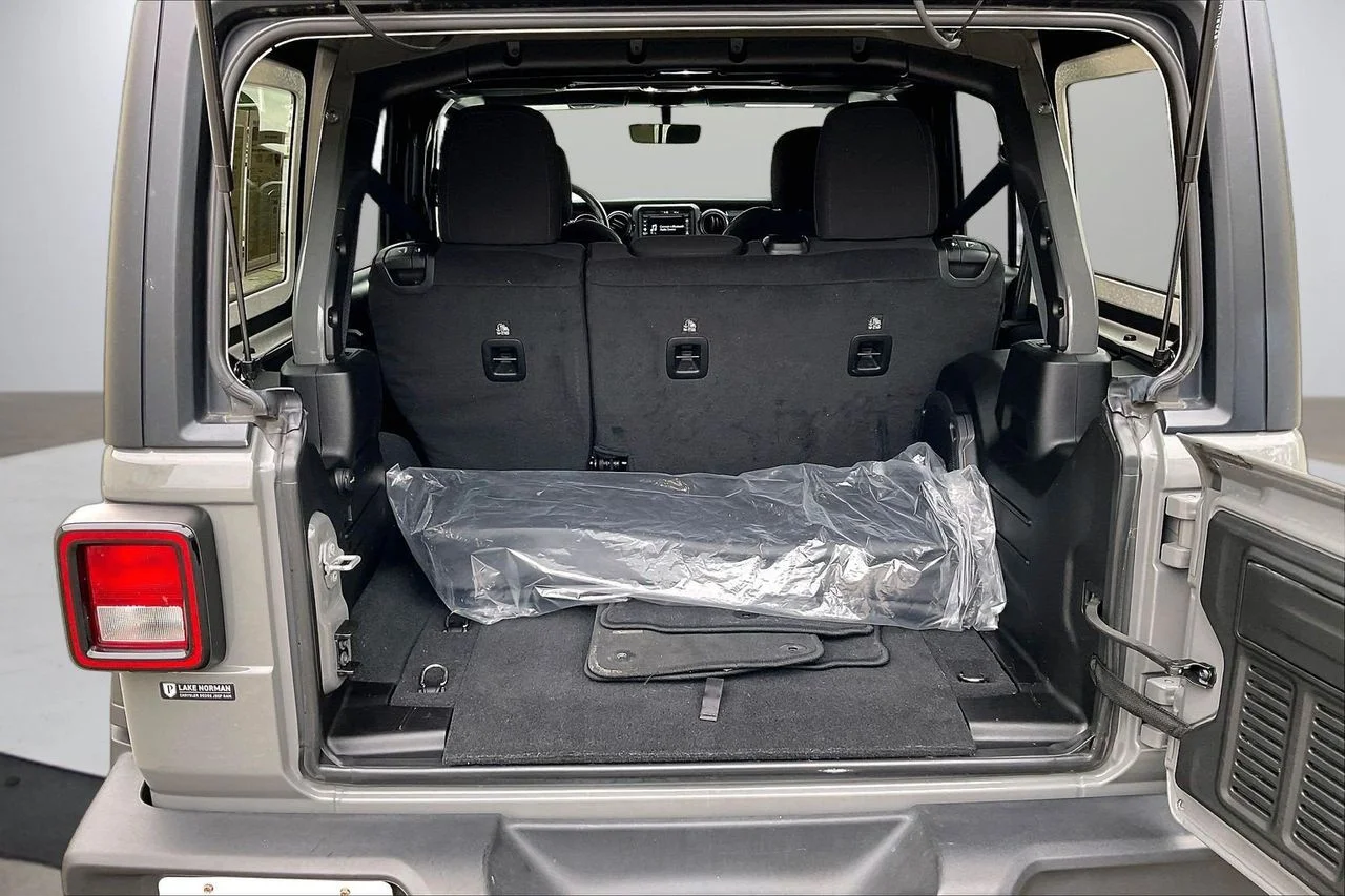 Used 2022 Gray Jeep Sport Altitude image 26