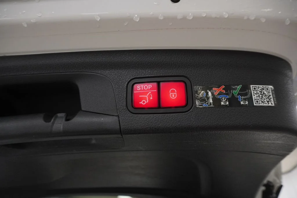 Used 2022 White Mercedes-Benz GLE 450 4MATIC® image 45