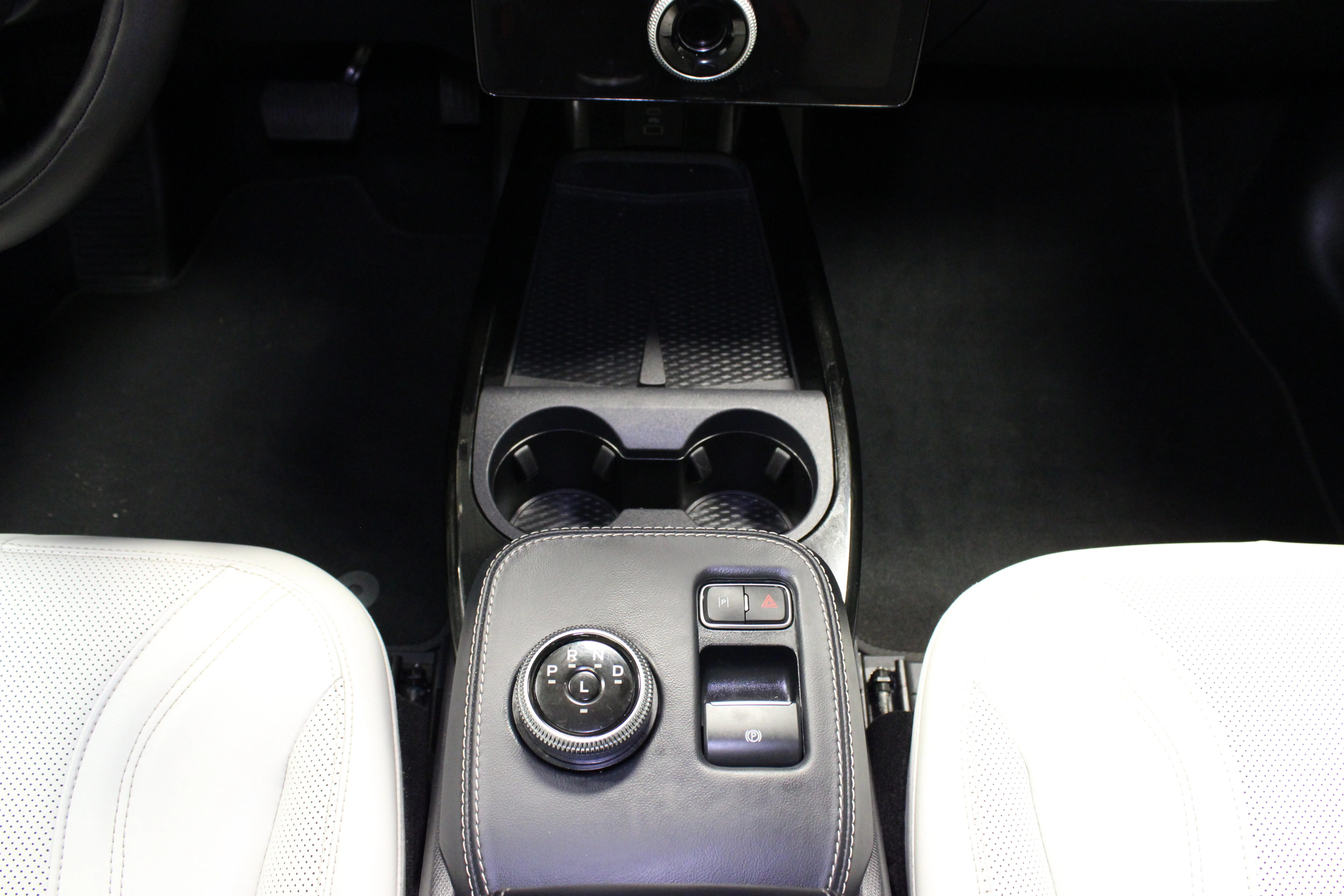 Used 2023 White Metallic Ford Premium image 21