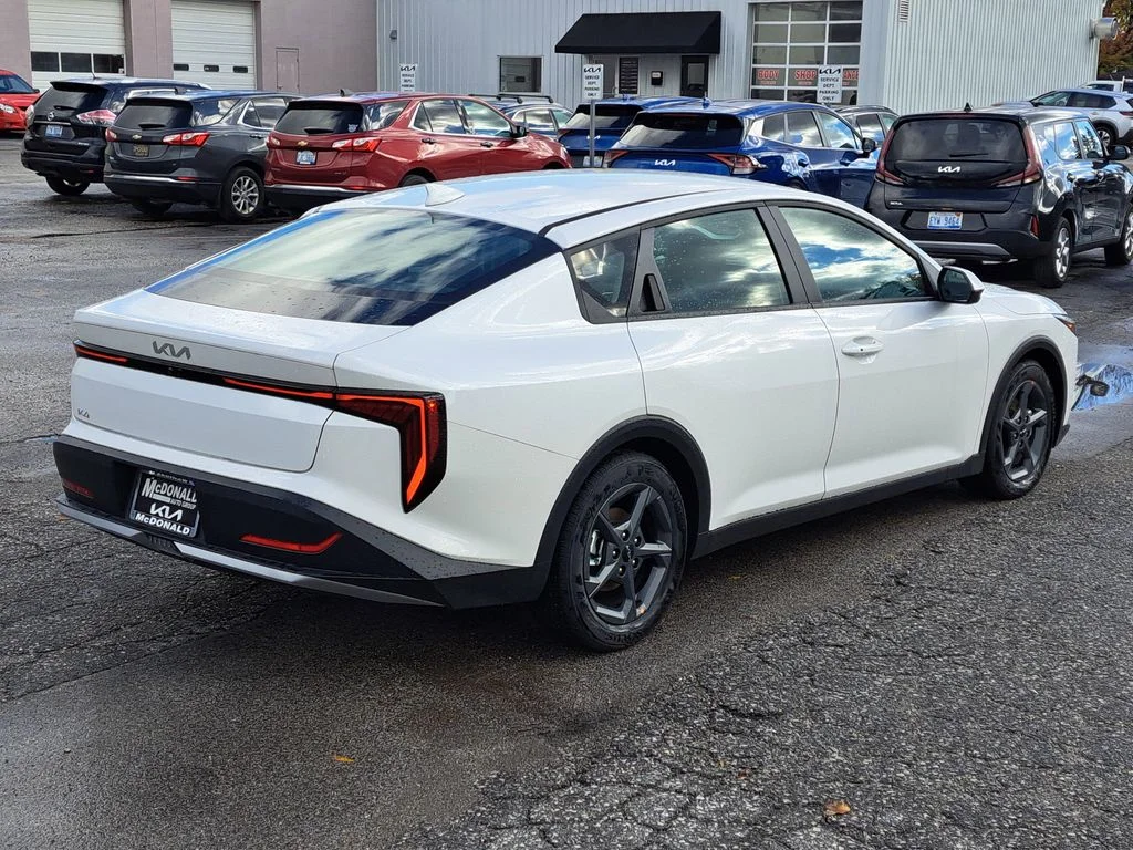 New 2025 White Kia LXS image 3