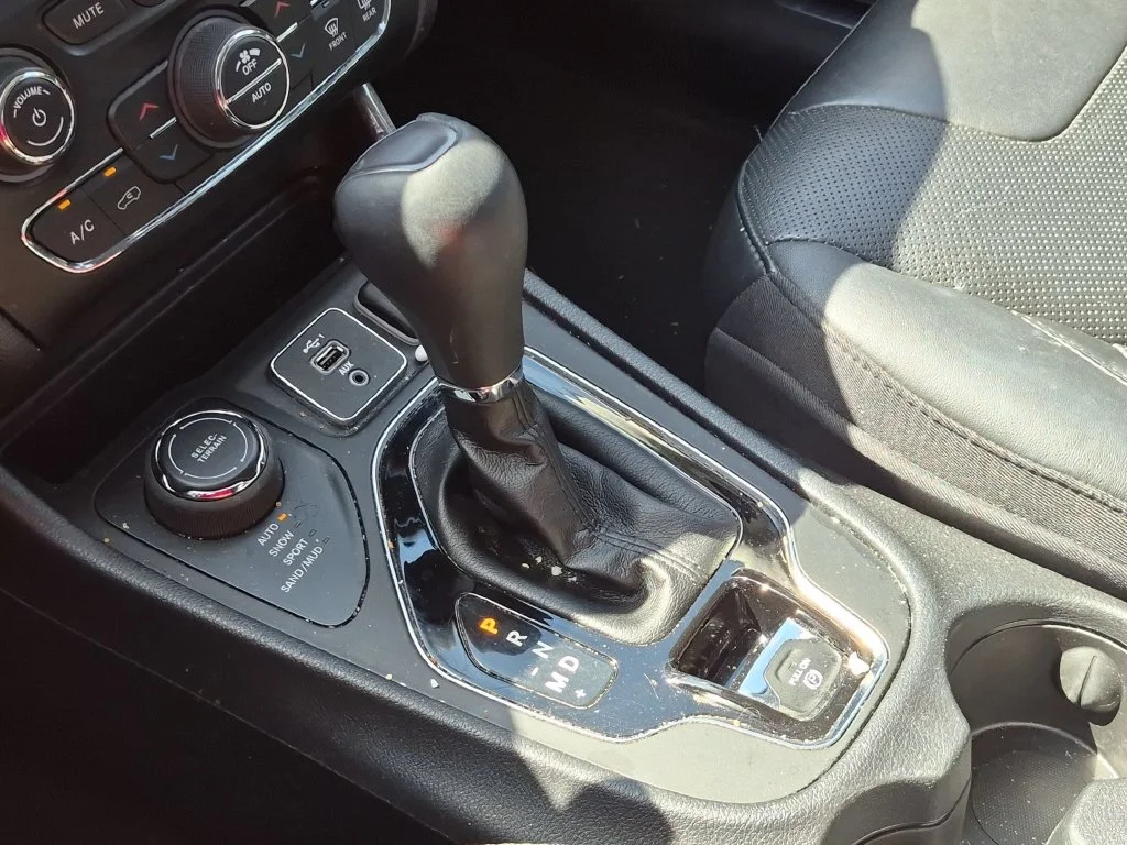 Used 2020 Silver Jeep Limited image 16