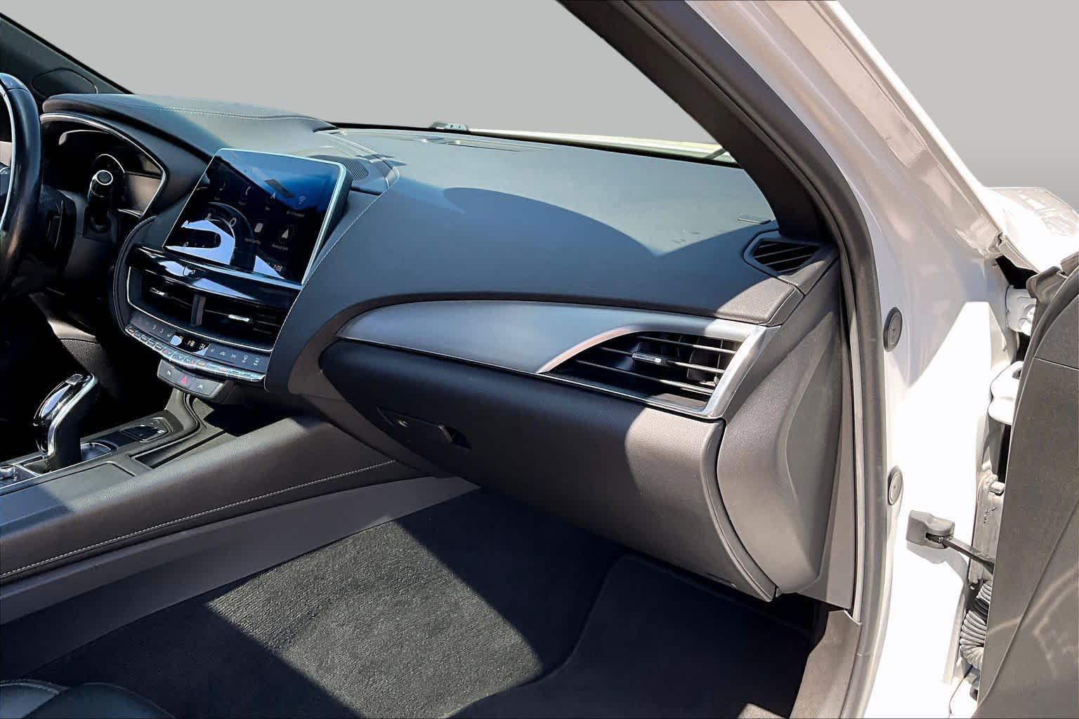 Used 2022 Crystal White Tricoat Cadillac Luxury image 17