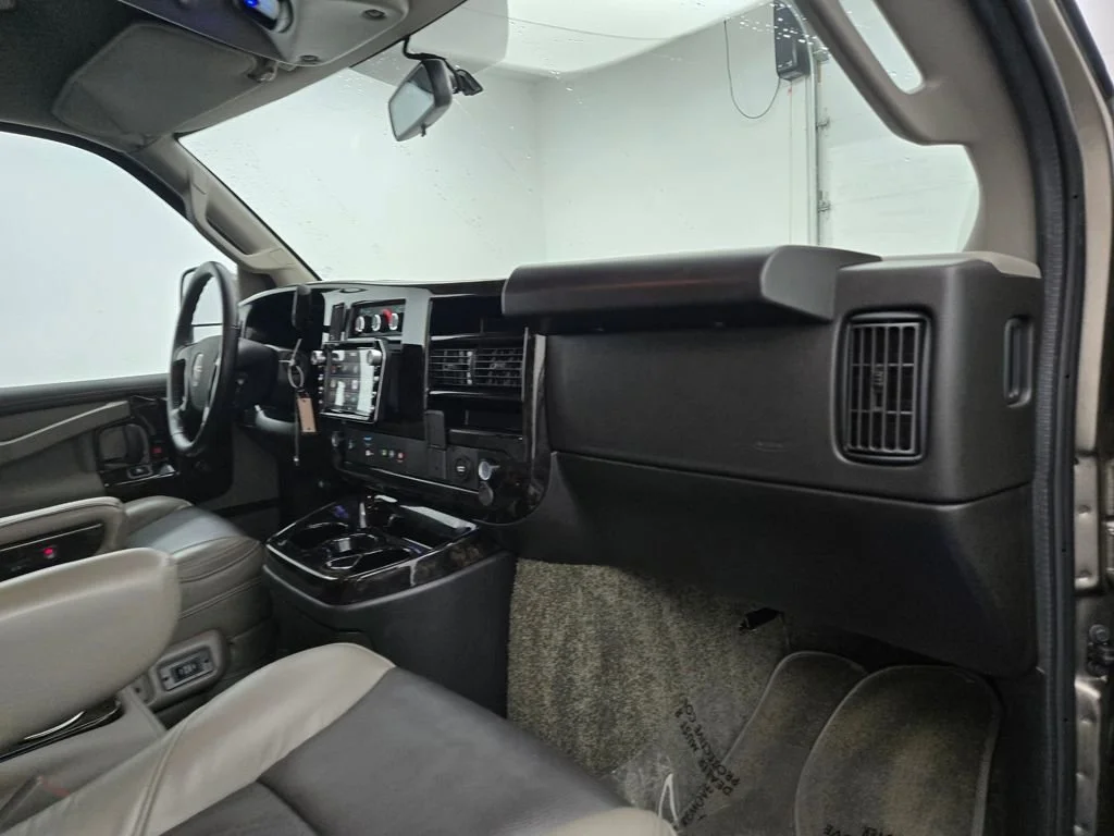 2023 GMC Savana Cargo Work Van - Photo 33