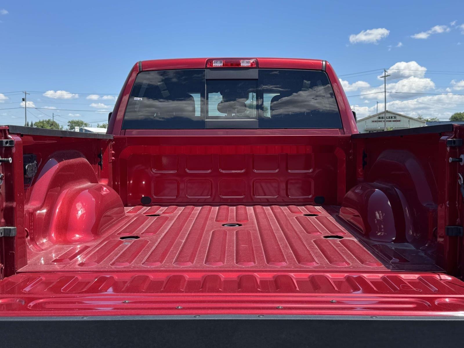 New 2026 Molten Red Pearl-Coat Exterior Paint RAM Black Express image 19