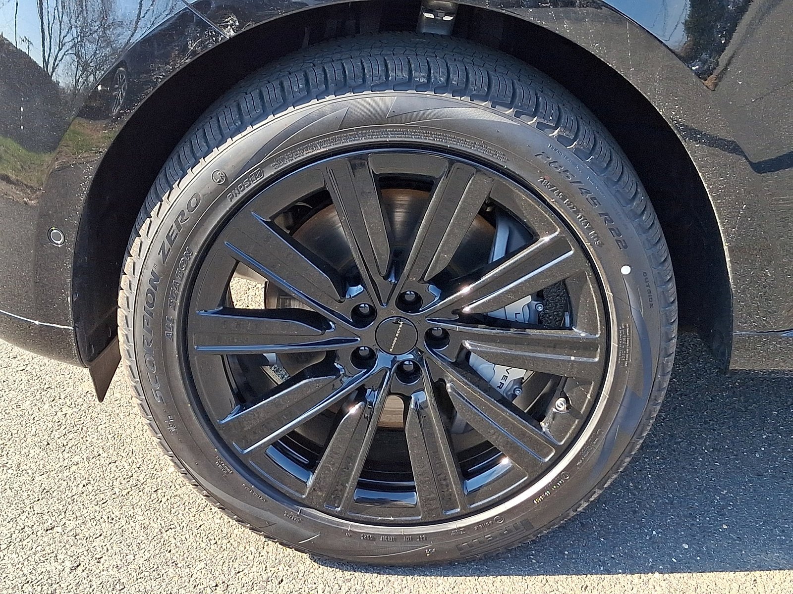 New 2026 Santorini Black Land Rover SE image 6