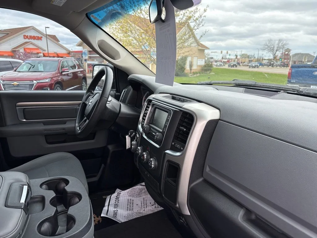 Used 2017 Delmonico Red Pearlcoat Ram SLT image 29