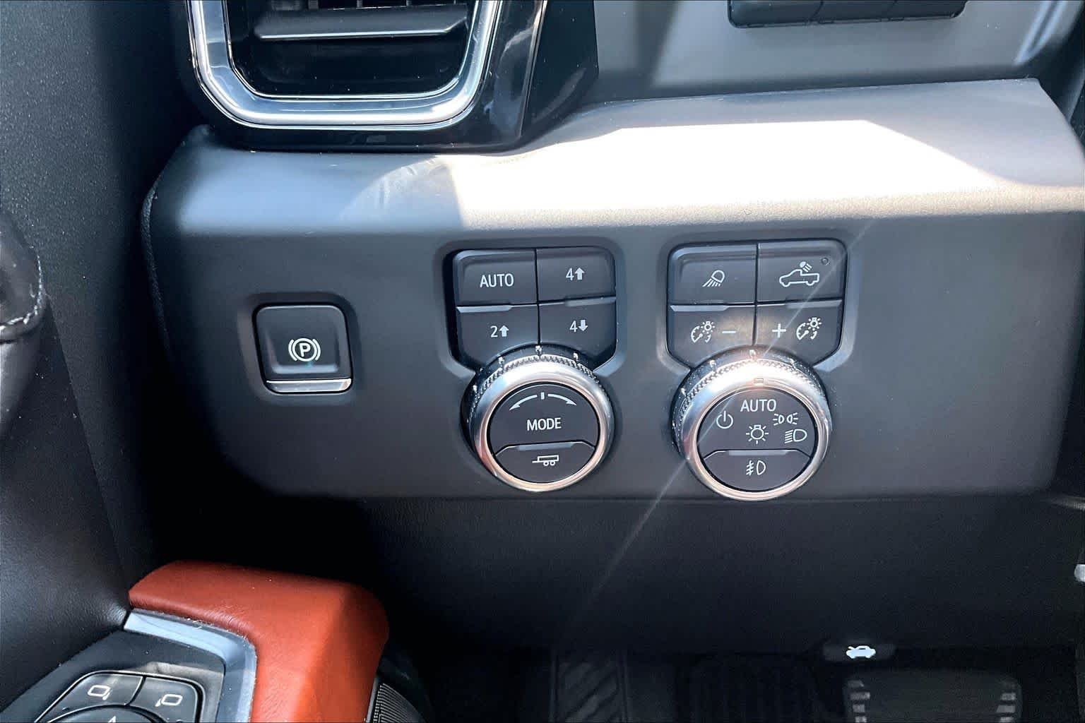 Used 2024 Onyx Black GMC Denali Ultimate image 34