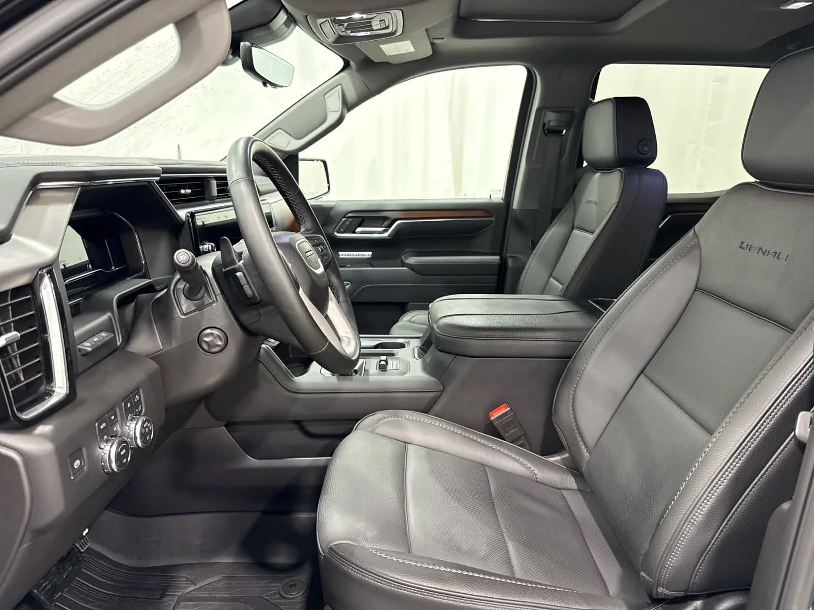 Used 2025 Onyx Black GMC Denali image 12