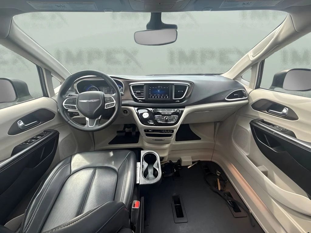 Used 2021 Gray Chrysler LXI image 7