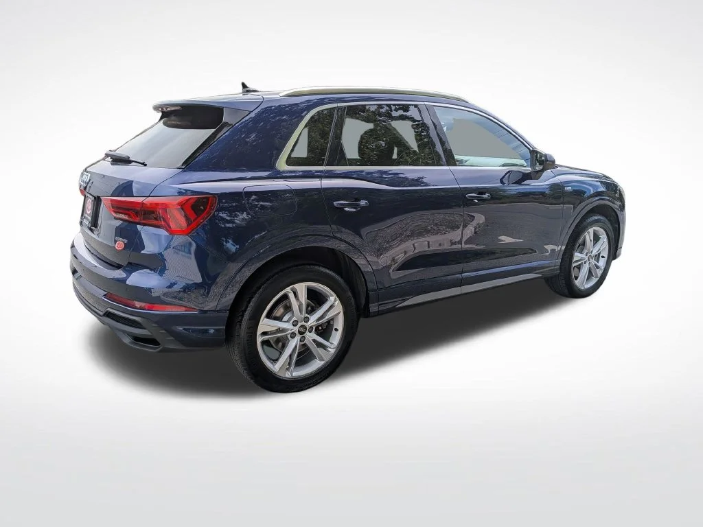 Used 2023  Audi Premium image 3