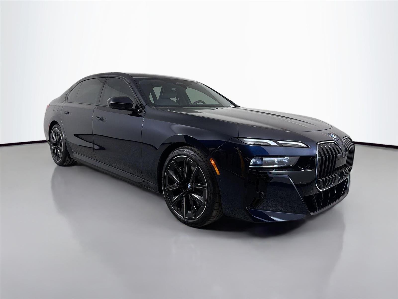 New 2026 Carbon Black Metallic BMW 750e xDrive image 3
