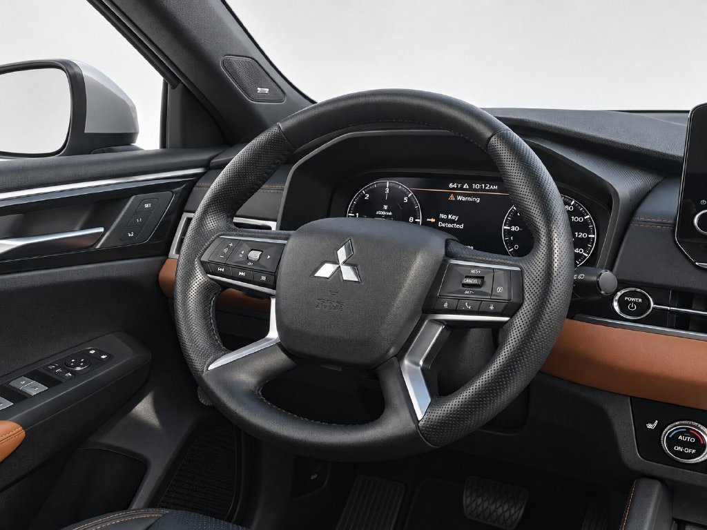 Used 2023  Mitsubishi SEL image 36