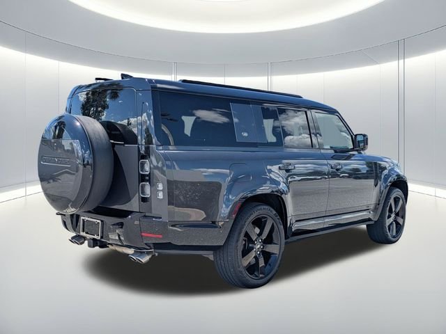 Used 2024  Land Rover V8 image 6
