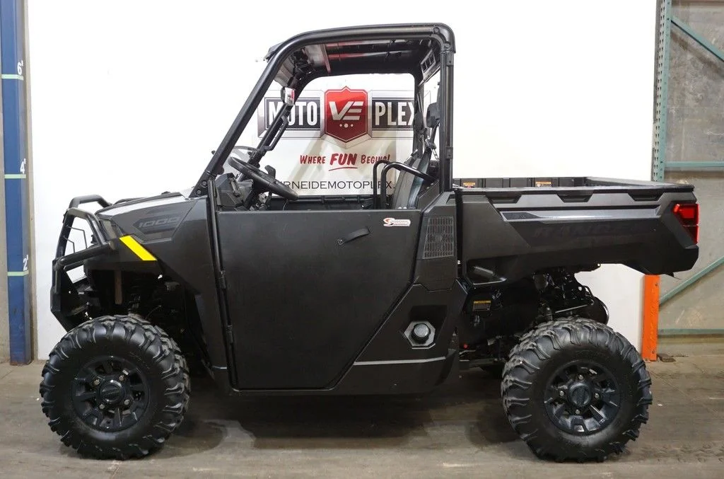 Used 2025 BLACK Polaris Premium image 1