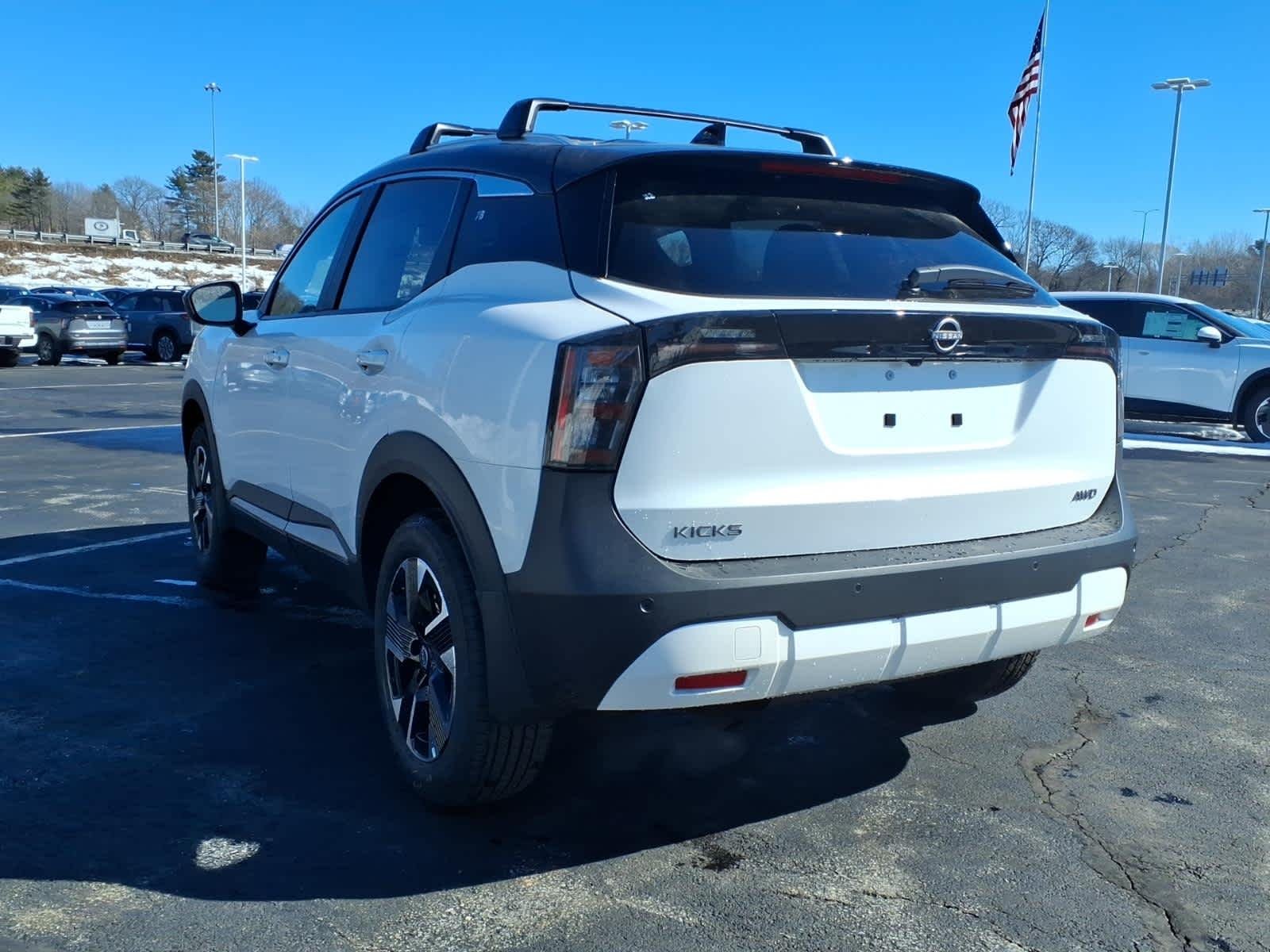 New 2026 Aspen White Tricoat/Super Black Nissan SV image 4
