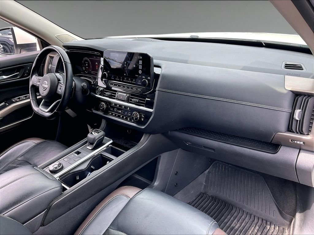 Used 2023 Pearl White Tricoat Nissan Platinum image 13
