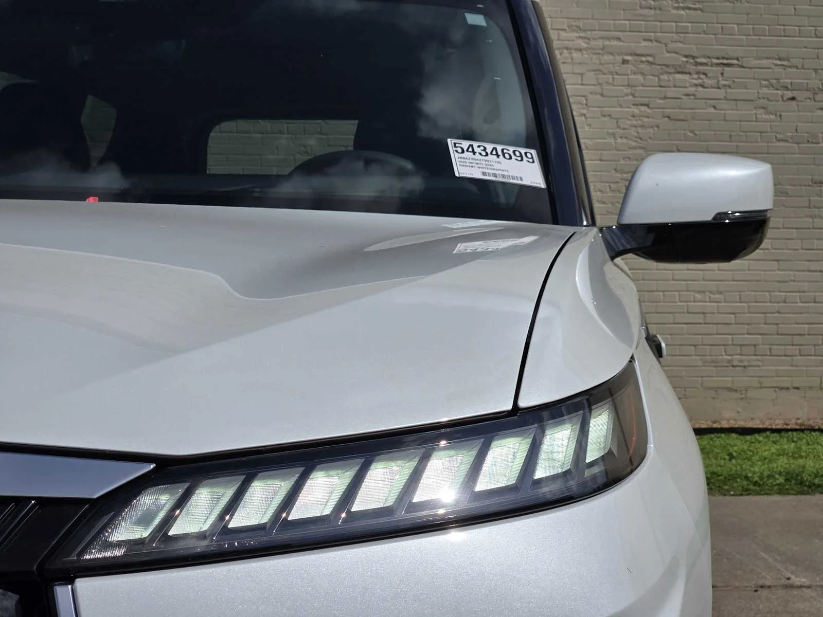 New 2026 RADIANT WHITE INFINITI Luxe 2WD image 5