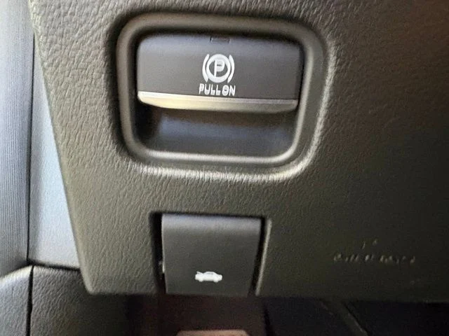 Used 2023 White/off-white Jeep Altitude image 26