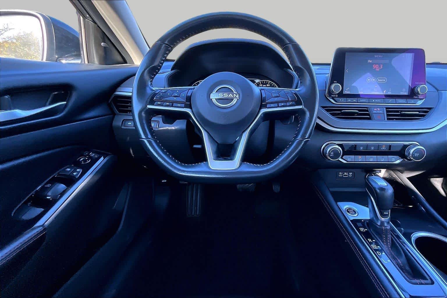 Used 2025 Garnet Pearl Metallic Nissan SV image 6