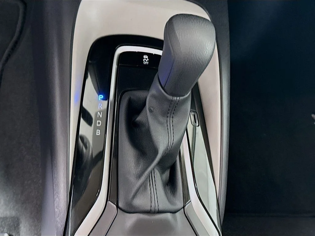 2025 Toyota Corolla LE - Photo 17