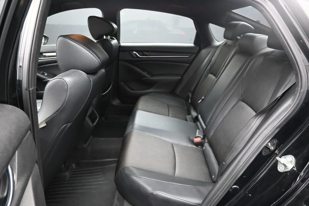 Used 2018  Honda Sport image 15