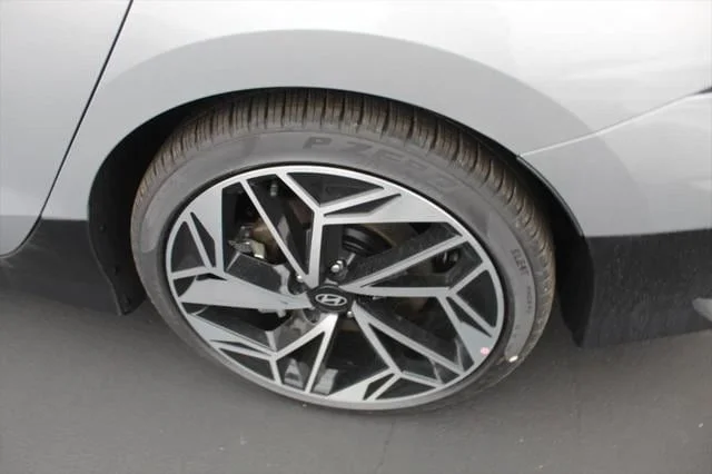 Used 2024 Silver Hyundai SEL image 6